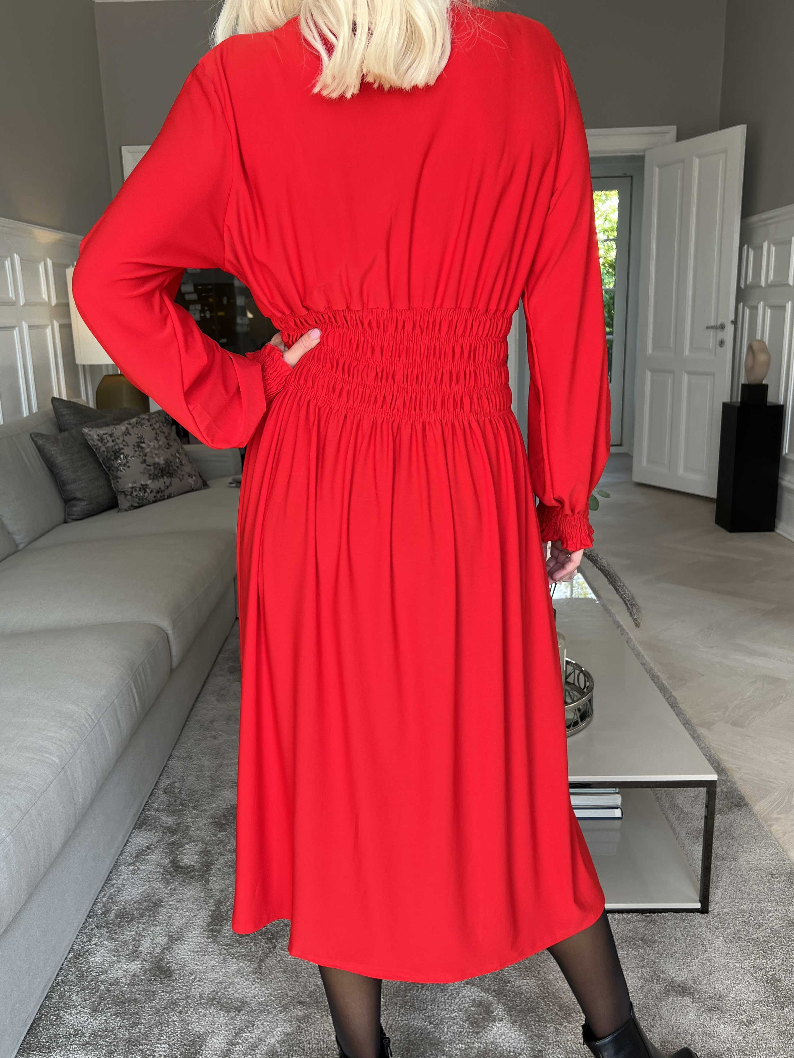 Pams Plain Midi L/S - Elastisk kjole med smock og lange ærmer